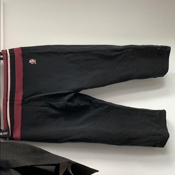 Cropped elastic-waist capris - Picture 5 of 5